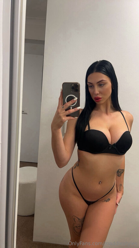 Maddiestyles akt pornostar foto