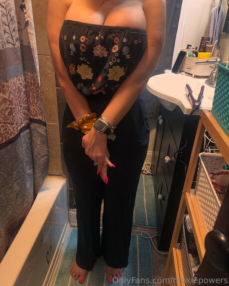 Moxiepowers nacktheit pornographische bilder