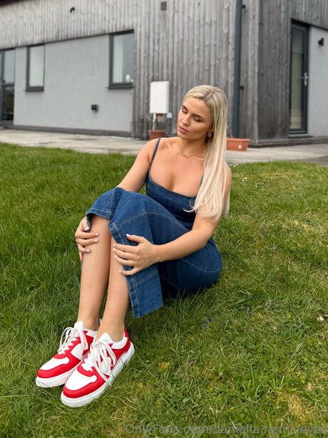 Daniella Hemsleytv schauspielerin sexy bilder