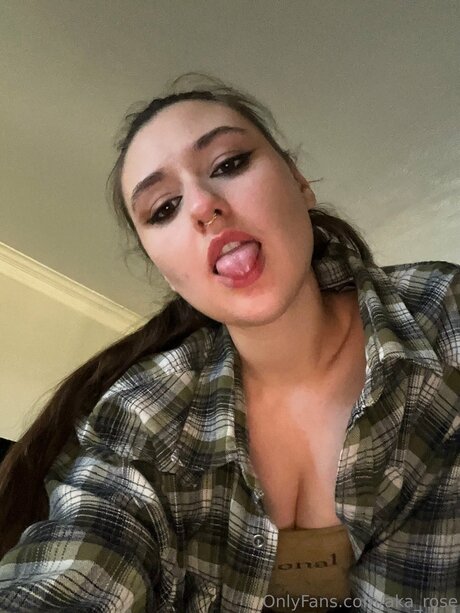 Aka Rose nackt schöne bilder