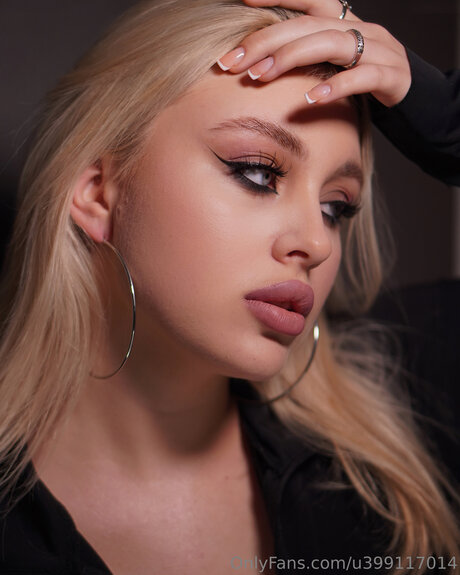 Liya Tina pornostar bild