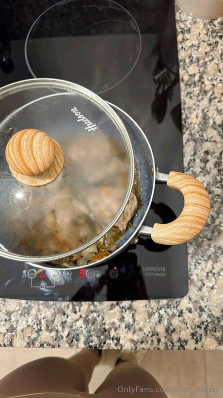 Liron Nagar hübsche akt archiv