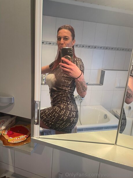 Yvonne Black nackt porno bilder