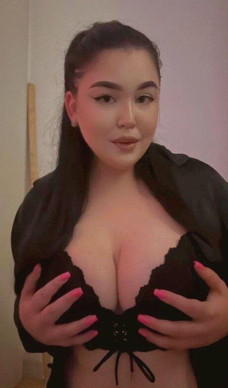 Vivian Tul schauspielerin erotische foto