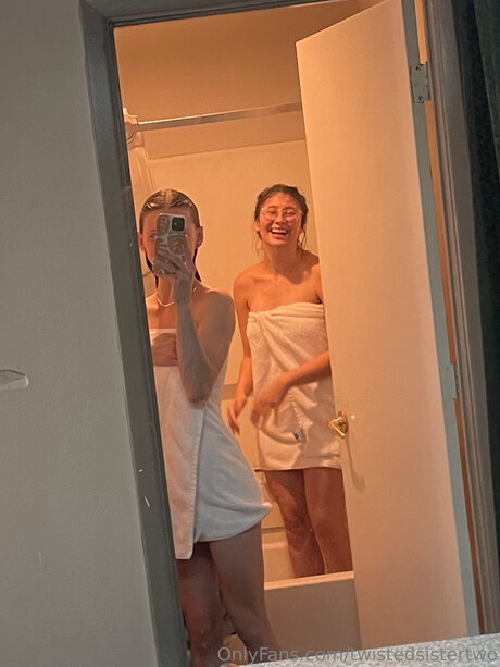 Twistedsistertwo heiße foto