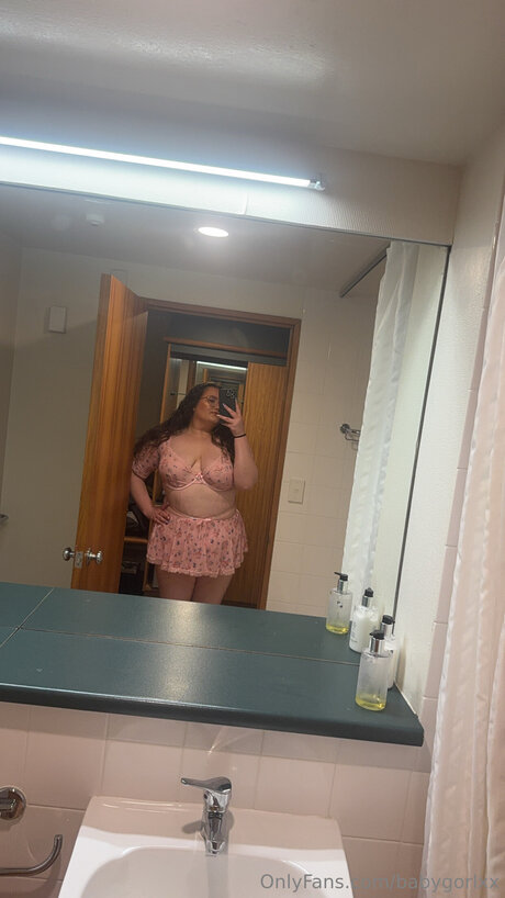 Babygorlxx exklusive akt galerien