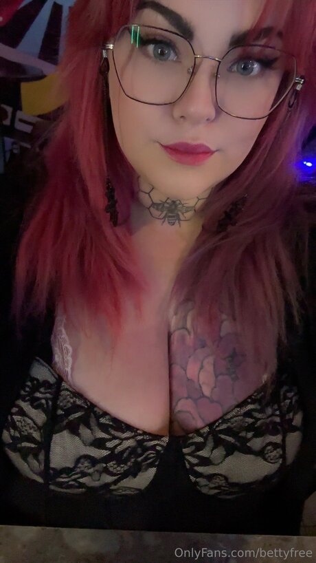 Bettyfree pornostar nackt bild