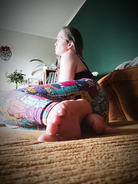 Goddessblondiefeet schöne nacktheit bilder