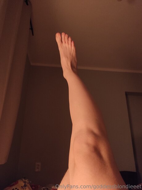 Goddessblondiefeet Bilder