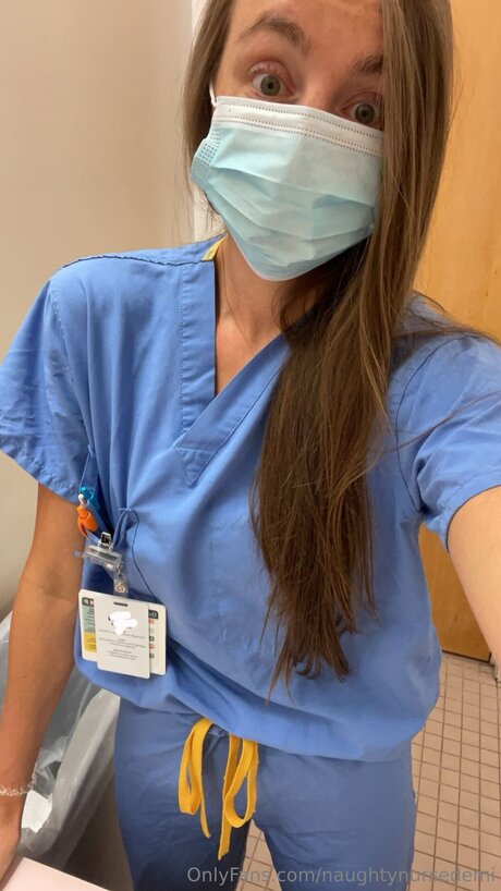 Naughtynursedemi erotische sexy foto