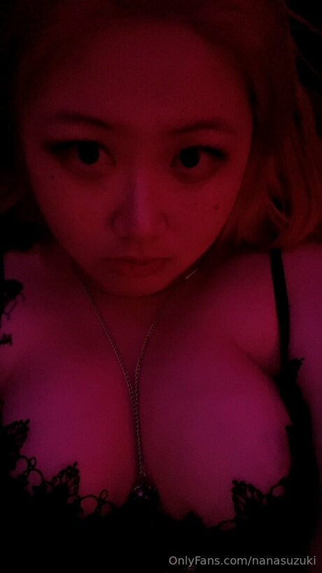 Nanasuzuki pornostar hd foto