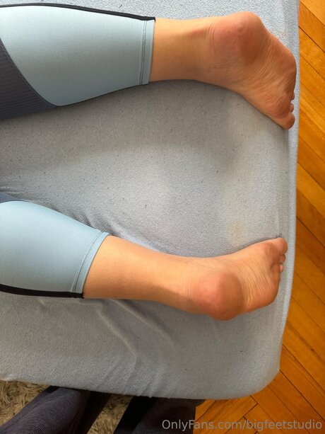 Bigfeetstudio model sex bilder