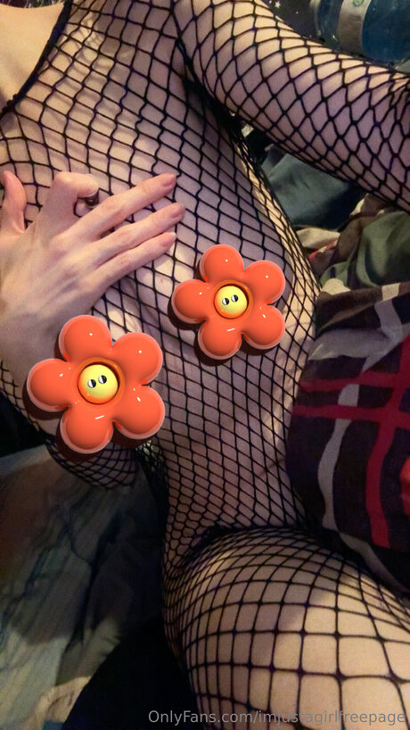 Imjustagirlfreepage kunst perfekte archiv