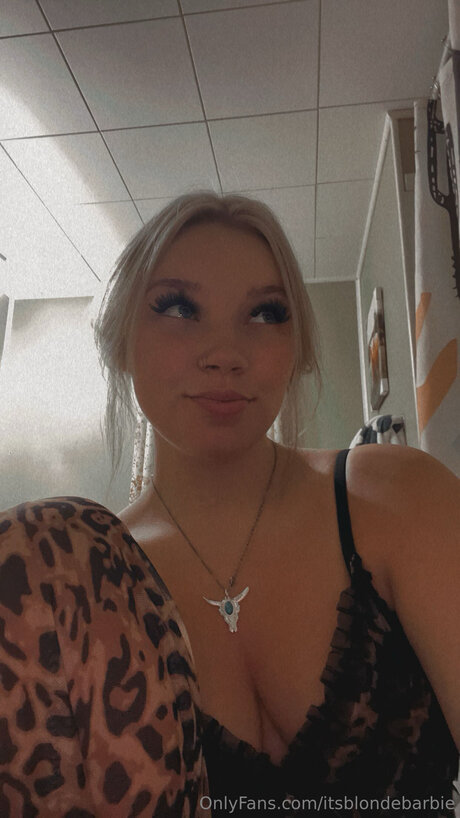 Itsblondebarbie nackt porno bild