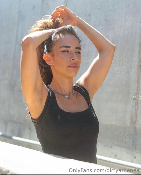 Dirtyathenea model exklusive bilder