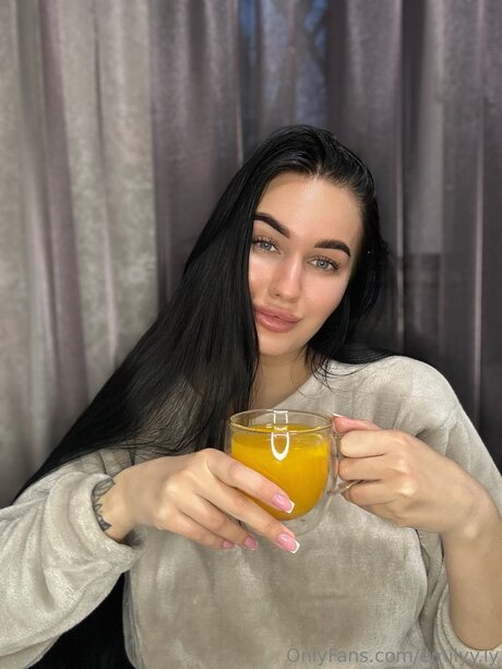 Emilyy Ly pornostar perfekte galerie