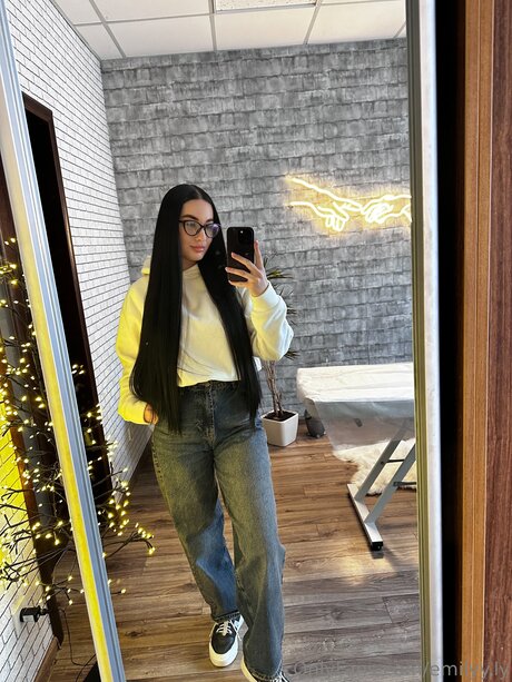 Emilyy Ly nackt freie foto