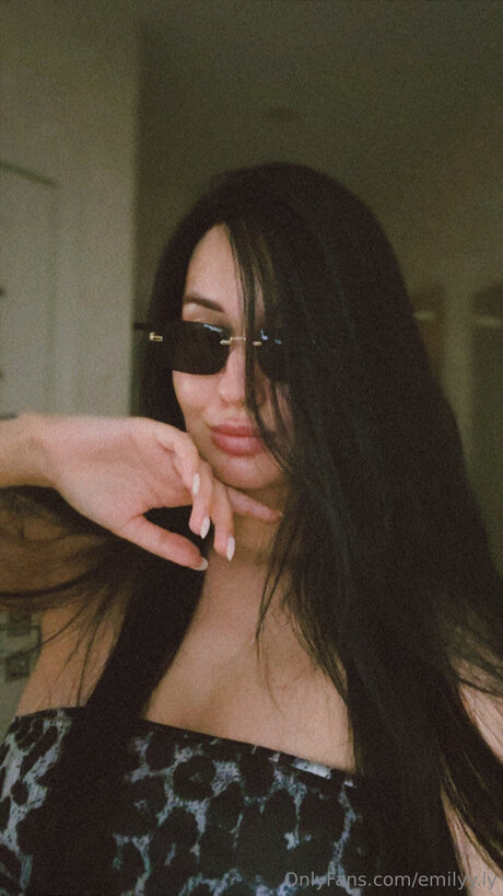 Emilyy Ly exklusive nackte bilder