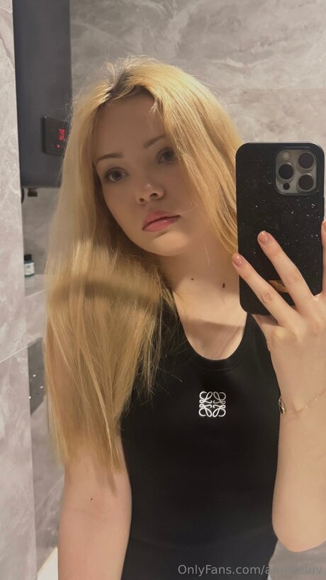 Amelieeluv model freie foto