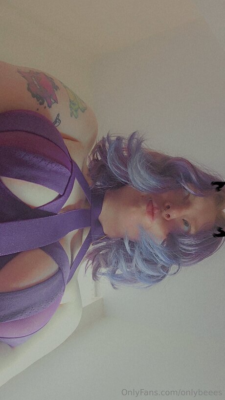 Onlybeees schöne nackt bild