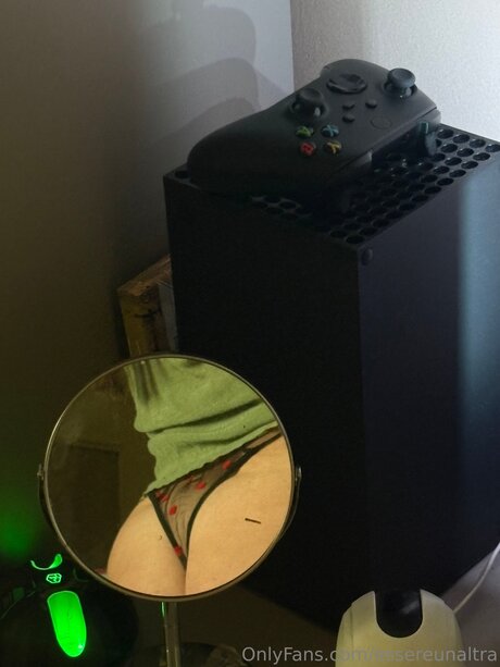 Essereunaltra heiße kunst galerie