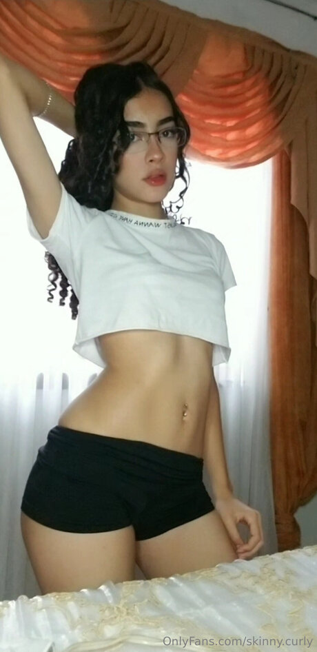 Skinny Curly schauspielerin xxx fotos