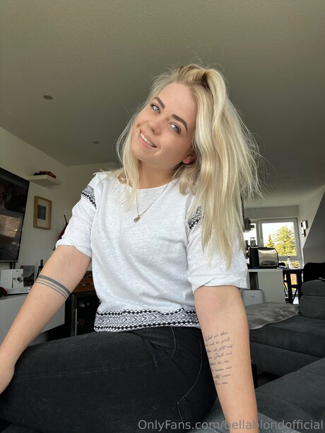 Bellablondofficial perfekte kunst bild