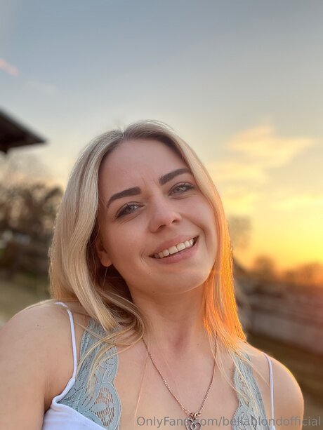 Bellablondofficial xxx akt bilder