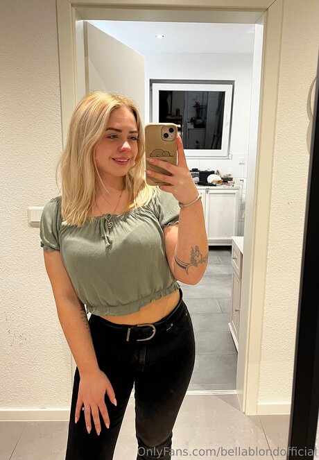 Bellablondofficial xxx porno bild