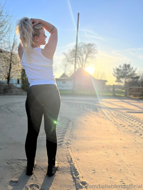 Bellablondofficial pornostar fotos