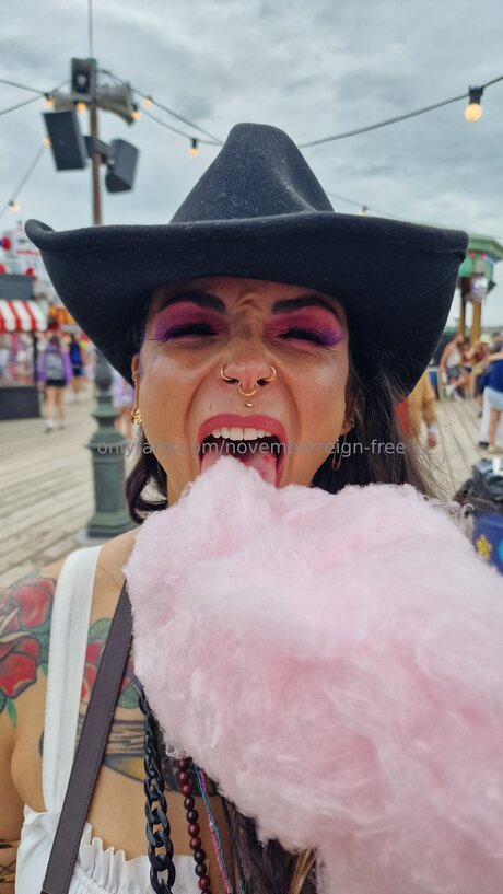 Novemberreign Free top akt bild