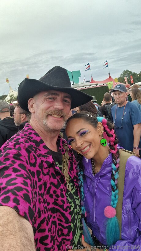 Brutaltruth666 nackte pornostar galerie