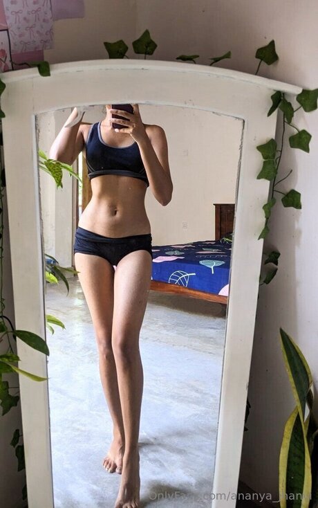 Ananya Jhanvi porno perfekte fotos