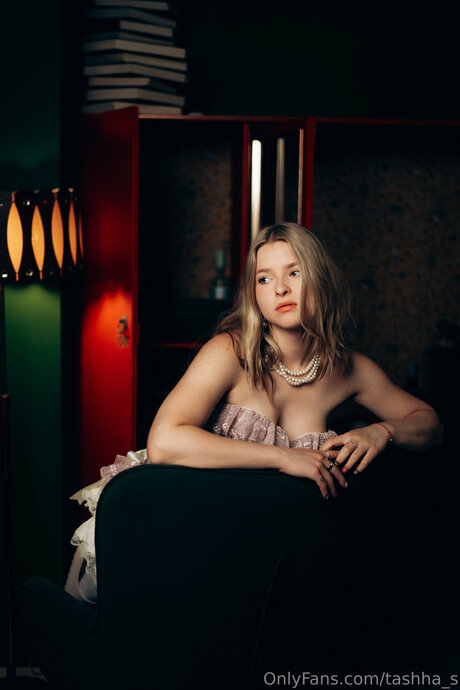 Tashha S model erwachsene bilder