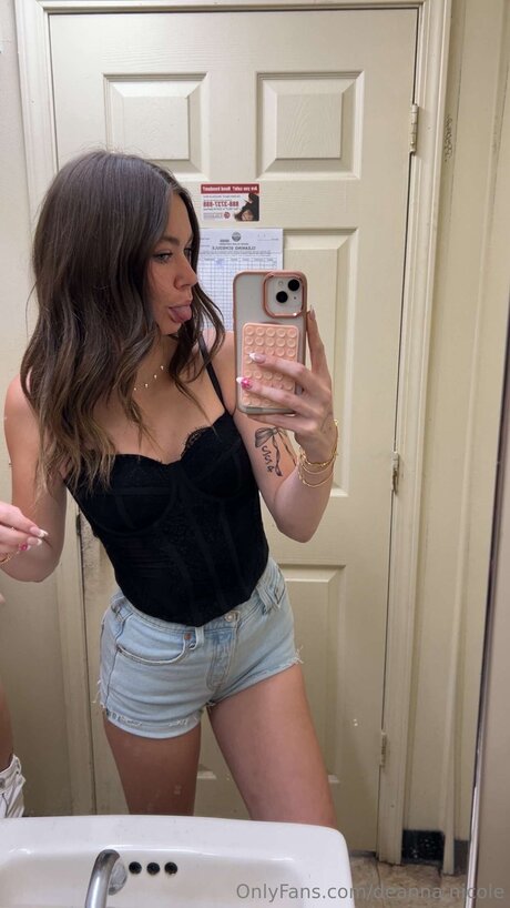 Deanna Nicole exklusive top galerie