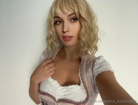 Mia Kunzmann hd top foto