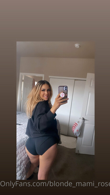 Blonde Mami Rose kostenlose erotische foto