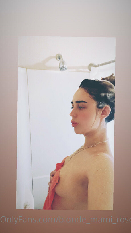 Blonde Mami Rose erotische foto