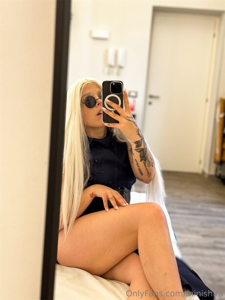 Minishira pornostar erotische foto