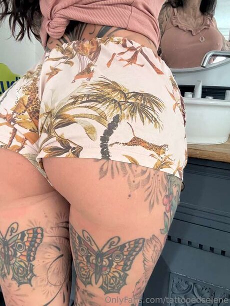 Tattooedselene pornostar nackte fotos