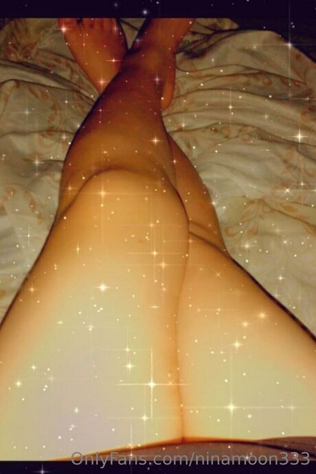 Ninamoon333 model erotische foto