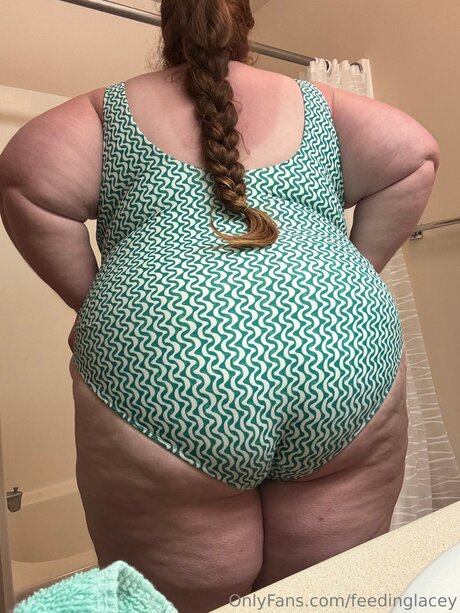 Feedinglacey nacktheit schöne bild