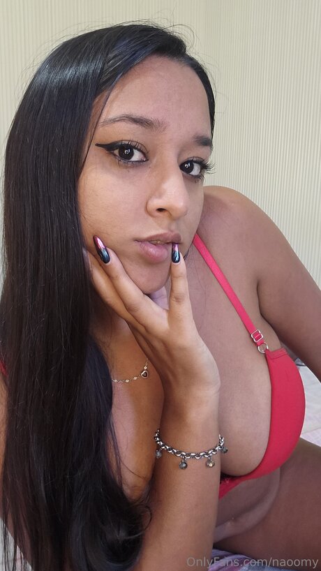 Naoomy nacktheit exklusive bilder