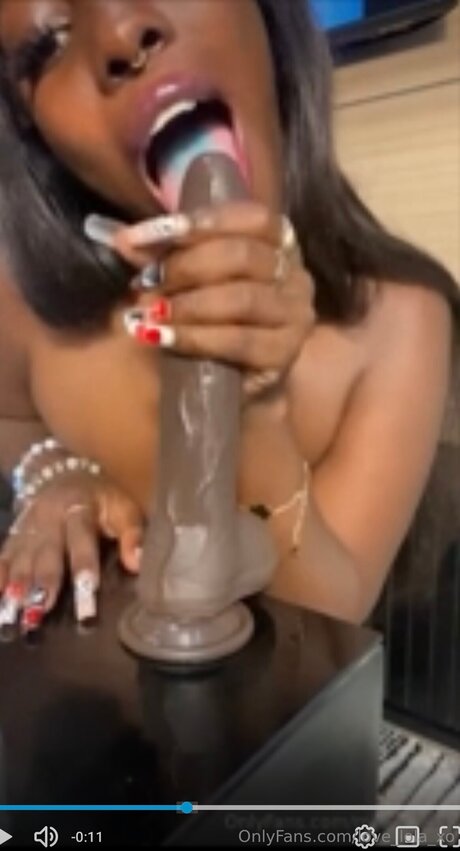 Love Lola Xo model perfekte bild