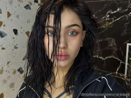 Amelie Black nackten pornostar galerie