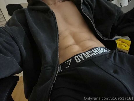 U169517161 pornostar perfekte bild