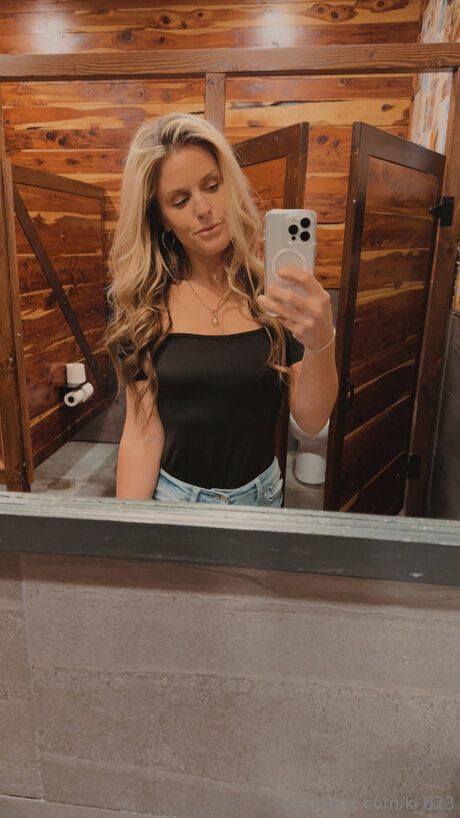 blonde bikini-onlyfans kunst sexy bild