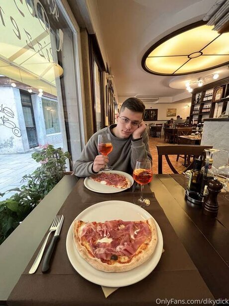 Dikydick nackt hübsche bilder