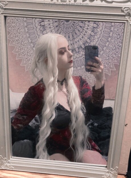 Lilithmournstar erwachsene perfekte bild