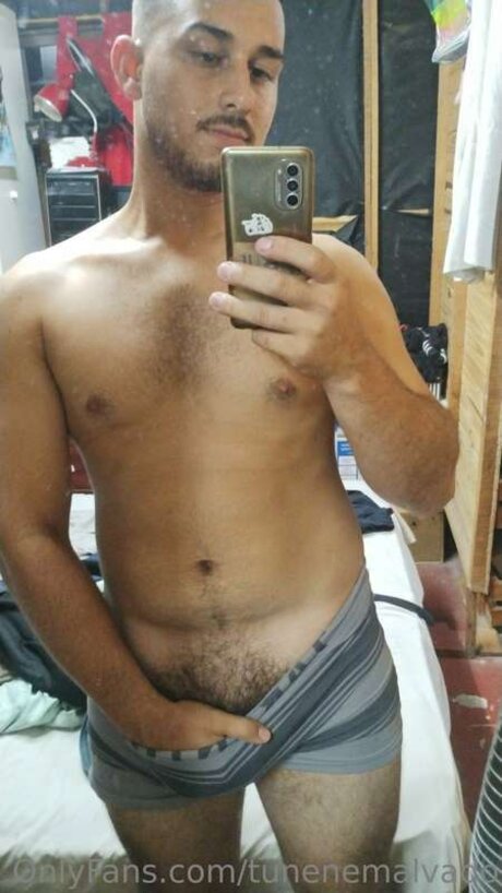 Tunenemalvado nackt nette bild